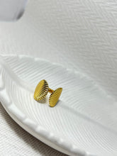 Shell Capped Ring
